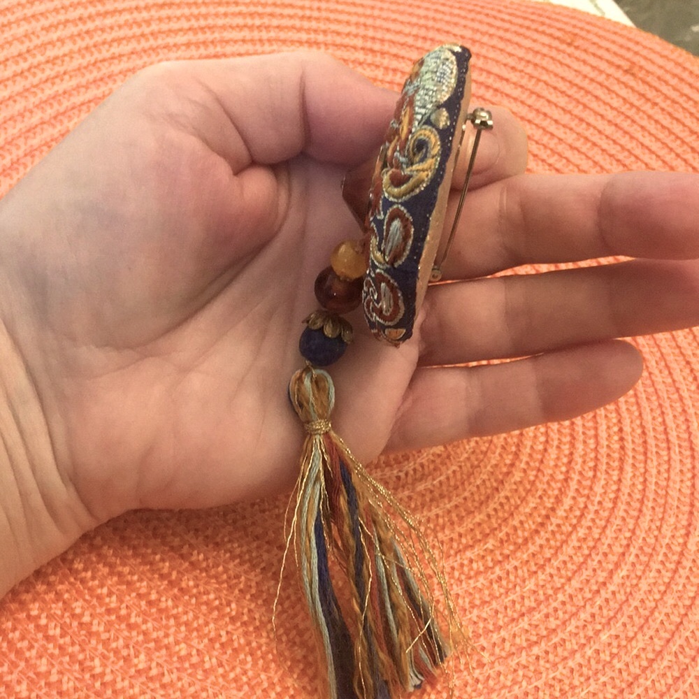 PUFF FABRIC TASSEL PIN - Picture 2 of 6